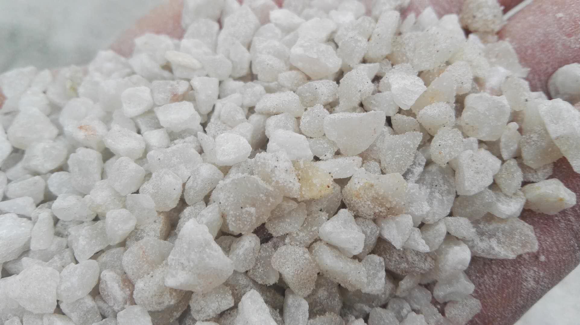 石英砂<a href='http://zzywzg.cn/jsll/' target='_blank'><u>濾料生產(chǎn)廠家</u></a>